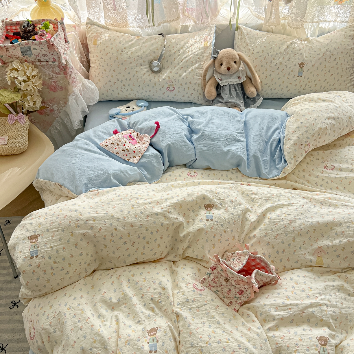 91家纺网 家纺一手货源 找家纺 盼季家纺 2025新款A类水洗棉印花双拼床上用品四件套学生宿舍床笠三件套 简单款-碎花萌萌熊