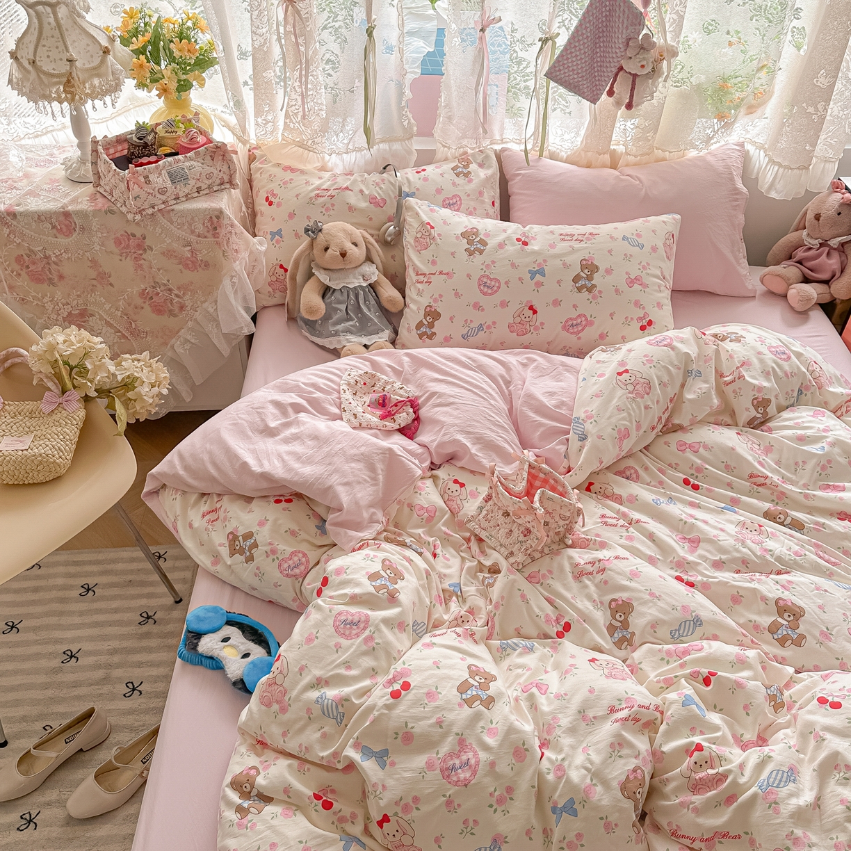 91家纺网 家纺一手货源 找家纺 盼季家纺 2025新款A类水洗棉印花双拼床上用品四件套学生宿舍床笠三件套 简单款-糖果小熊