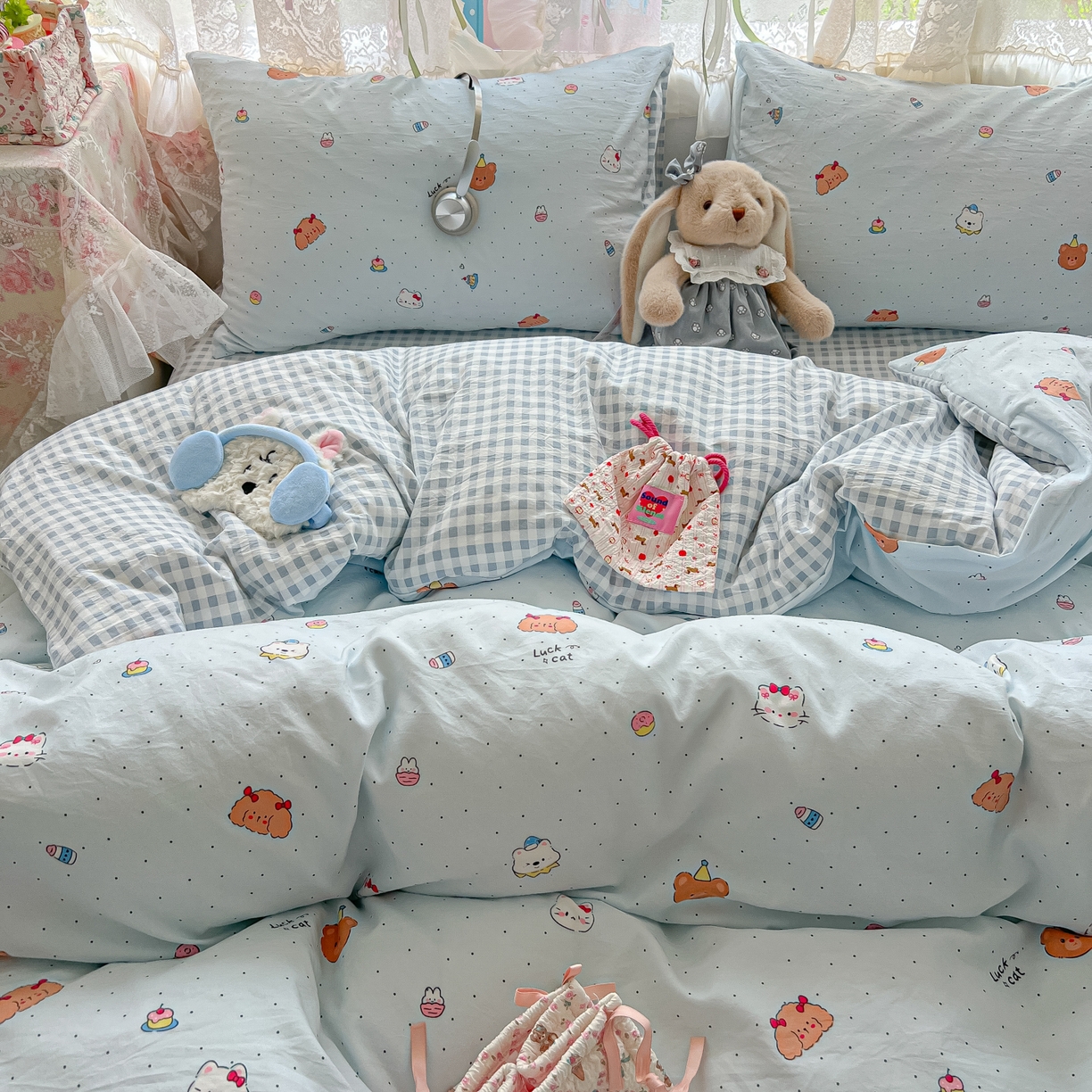 91家纺网 家纺一手货源 找家纺 盼季家纺 2025新款A类水洗棉印花双拼床上用品四件套学生宿舍床笠三件套 简单款-小熊PARTY