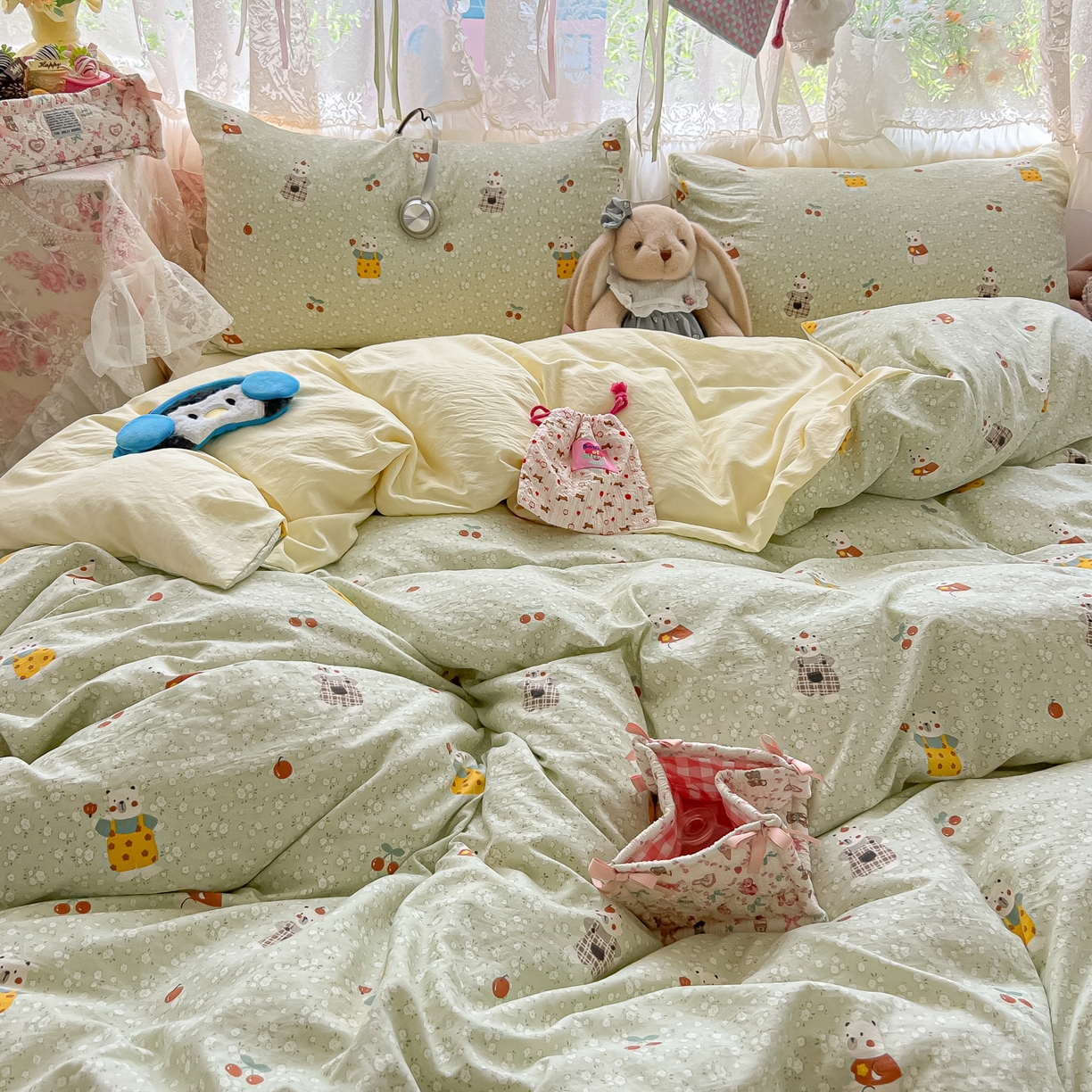 91家纺网 家纺一手货源 找家纺 盼季家纺 2025新款A类水洗棉印花双拼床上用品四件套学生宿舍床笠三件套 简单款-熊熊乐园