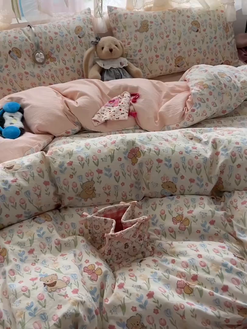 91家纺网 家纺一手货源 找家纺 盼季家纺 2025新款A类水洗棉印花双拼床上用品四件套学生宿舍床笠三件套 简单款-郁金香小狗