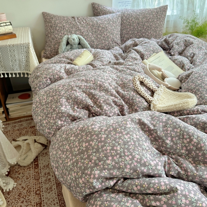 91家纺网 家纺一手货源 找家纺 红嘴企鹅 2025新款水洗棉四件套 褐野粉韵