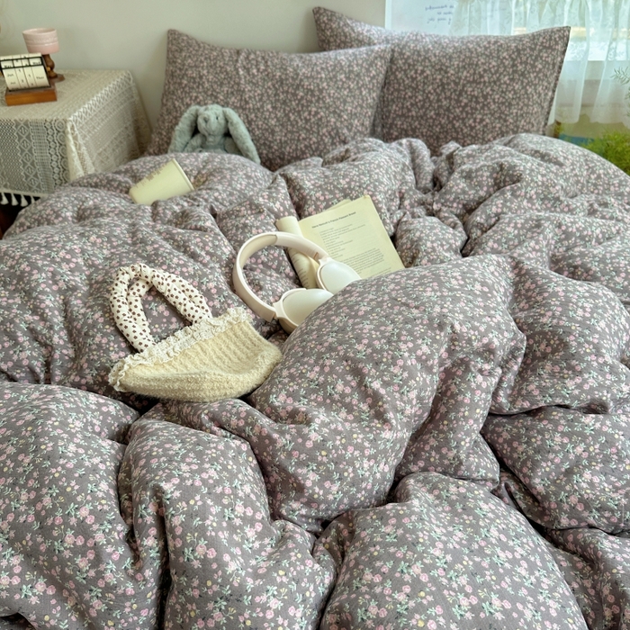 91家纺网 家纺一手货源 找家纺 红嘴企鹅 2025新款水洗棉四件套 褐野粉韵