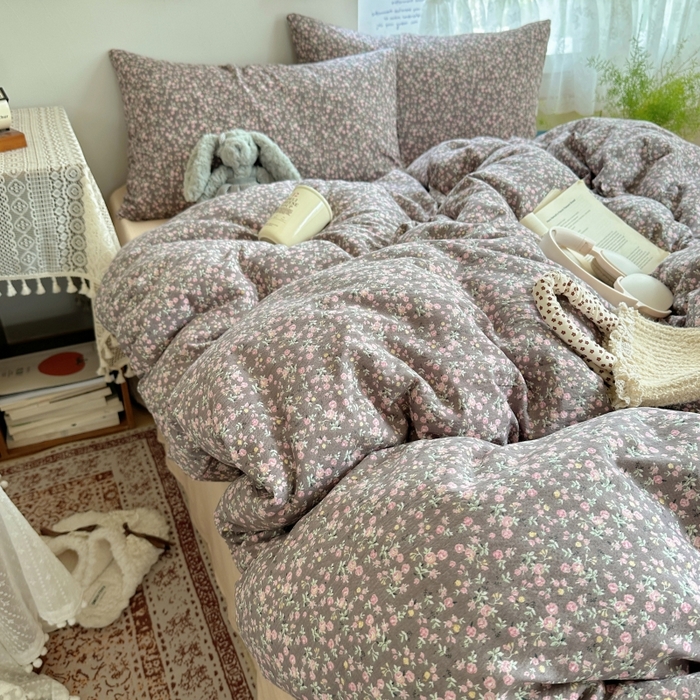 91家纺网 家纺一手货源 找家纺 红嘴企鹅 2025新款水洗棉四件套 褐野粉韵