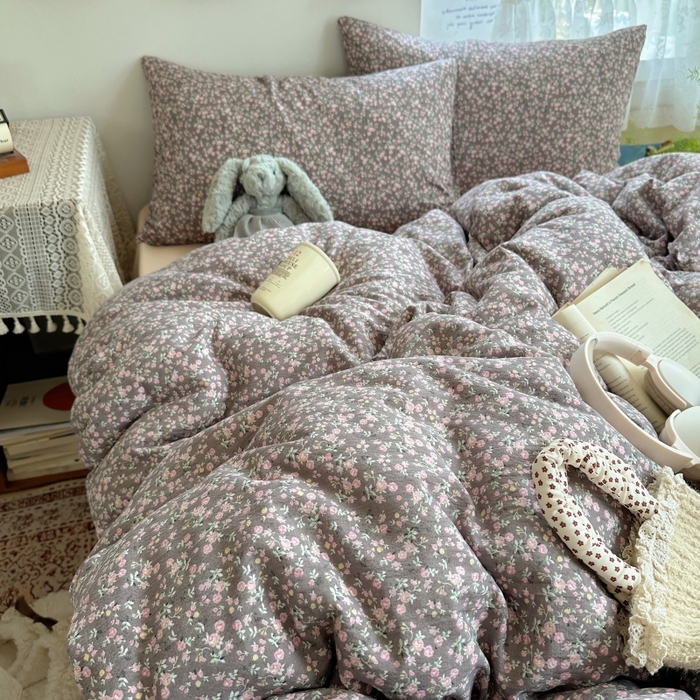 91家纺网 家纺一手货源 找家纺 红嘴企鹅 2025新款水洗棉四件套 褐野粉韵