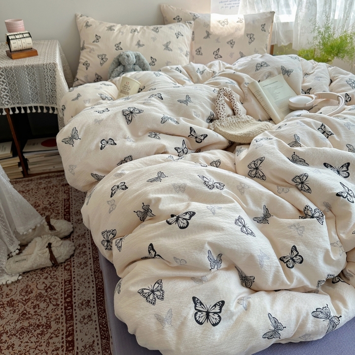 91家纺网 家纺一手货源 找家纺 红嘴企鹅 2025新款水洗棉四件套 蝴蝶柔纱