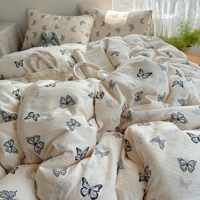 91家纺网 家纺一手货源 找家纺 红嘴企鹅 2025新款水洗棉四件套 蝴蝶柔纱