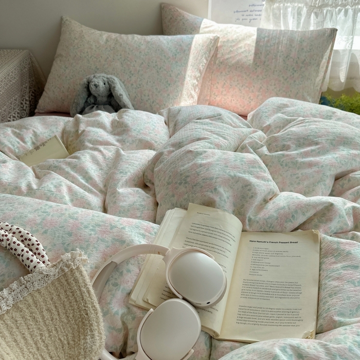 91家纺网 家纺一手货源 找家纺 红嘴企鹅 2025新款水洗棉四件套 绿野樱梦