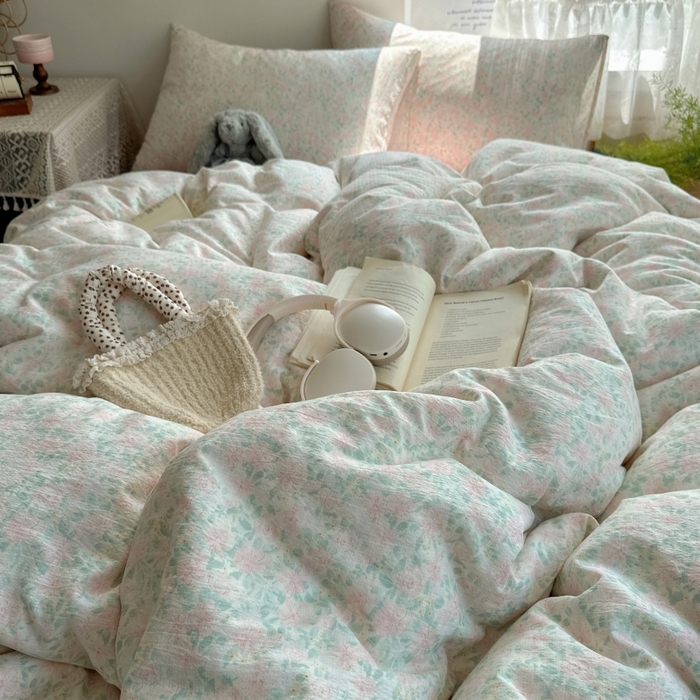 91家纺网 家纺一手货源 找家纺 红嘴企鹅 2025新款水洗棉四件套 绿野樱梦