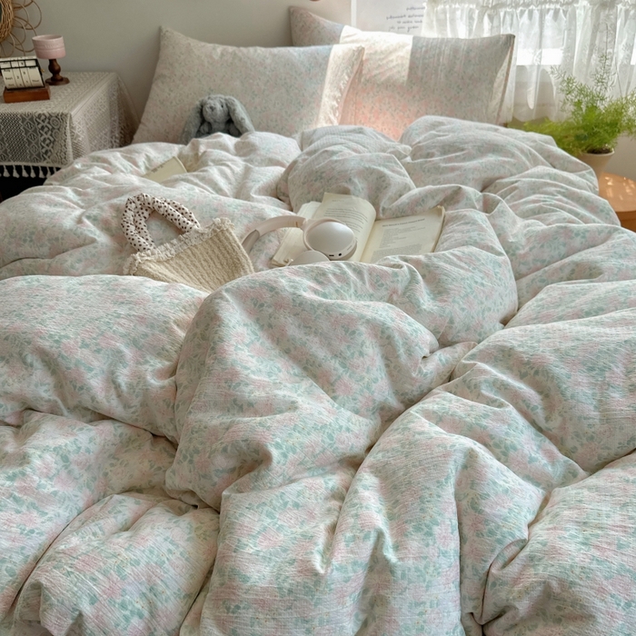 91家纺网 家纺一手货源 找家纺 红嘴企鹅 2025新款水洗棉四件套 绿野樱梦