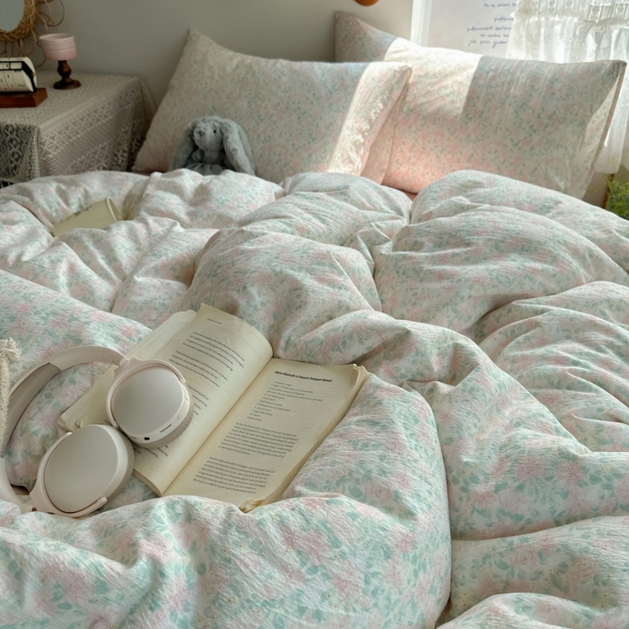 91家纺网 家纺一手货源 找家纺 红嘴企鹅 2025新款水洗棉四件套 绿野樱梦