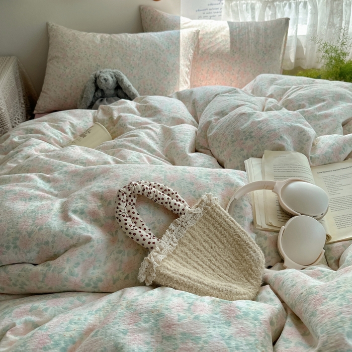 91家纺网 家纺一手货源 找家纺 红嘴企鹅 2025新款水洗棉四件套 绿野樱梦