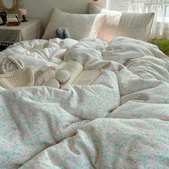 91家纺网 家纺一手货源 找家纺 红嘴企鹅 2025新款水洗棉四件套 绿野樱梦