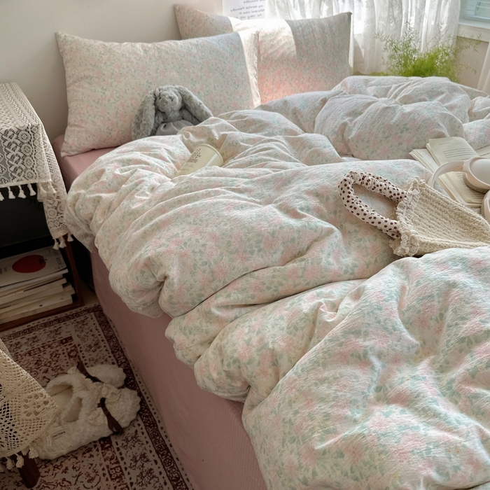 91家纺网 家纺一手货源 找家纺 红嘴企鹅 2025新款水洗棉四件套 绿野樱梦