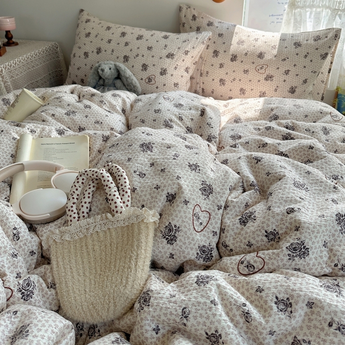 91家纺网 家纺一手货源 找家纺 红嘴企鹅 2025新款水洗棉四件套 素影玫心