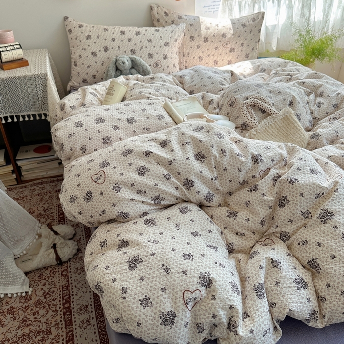 91家纺网 家纺一手货源 找家纺 红嘴企鹅 2025新款水洗棉四件套 素影玫心