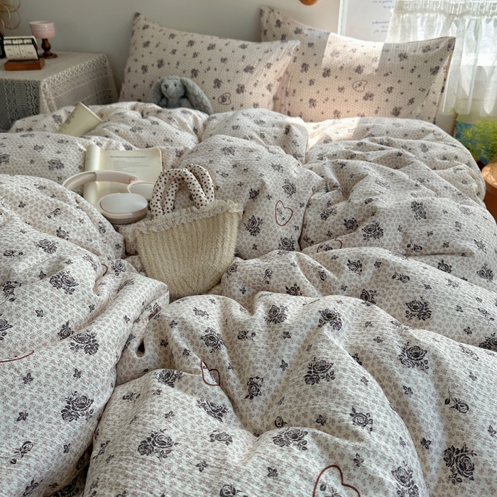 91家纺网 家纺一手货源 找家纺 红嘴企鹅 2025新款水洗棉四件套 素影玫心