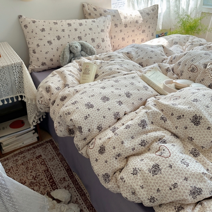 91家纺网 家纺一手货源 找家纺 红嘴企鹅 2025新款水洗棉四件套 素影玫心