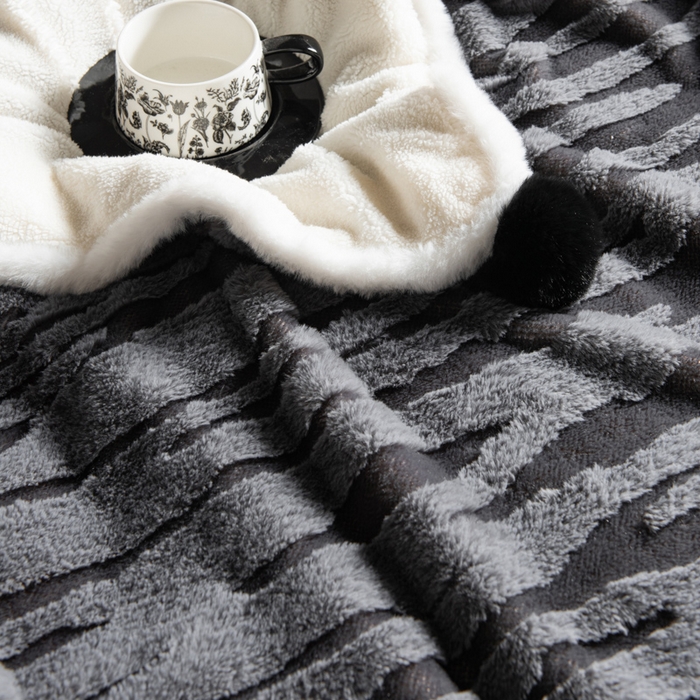 91家纺网 家纺一手货源 找家纺 潮邦创意家居 2025全新升级阳离子提花兔毛球毯毯子-雪兔波纹系列轻奢风格图 雪兔波纹-墨分灰