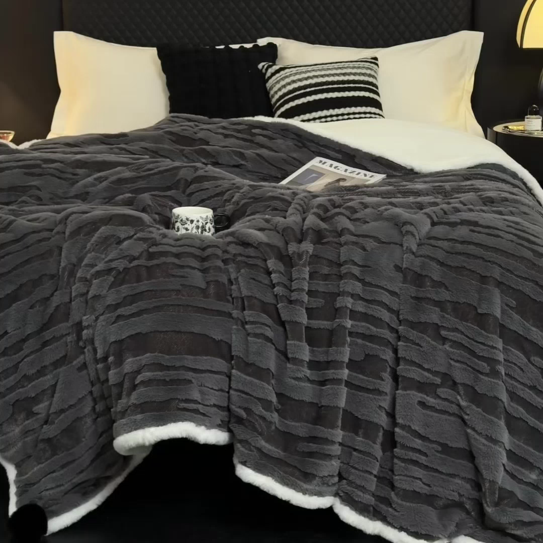 91家纺网 家纺一手货源 找家纺 潮邦创意家居 2025全新升级阳离子提花兔毛球毯毯子-雪兔波纹系列轻奢风格图 雪兔波纹-墨分灰