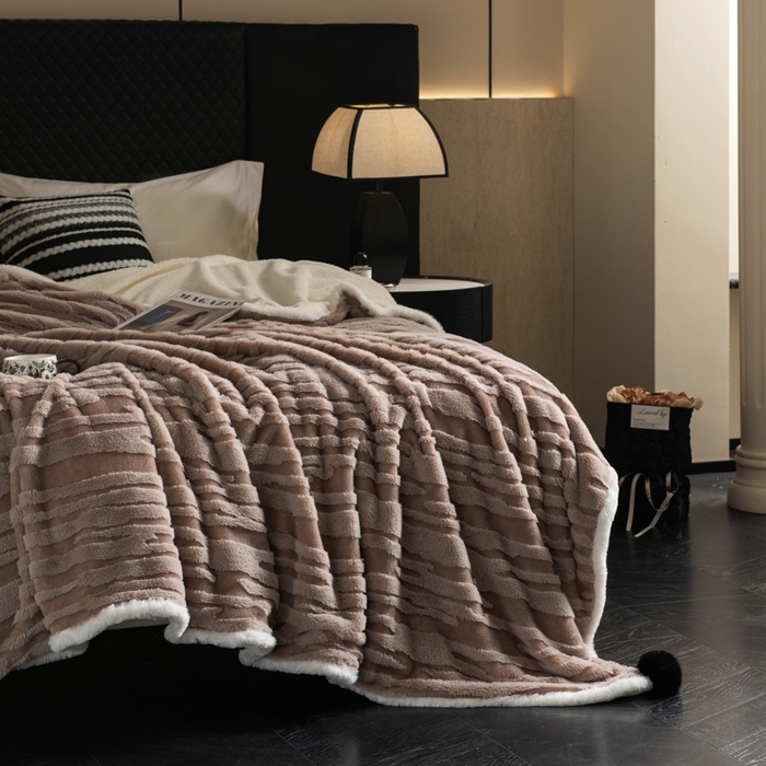 91家纺网 家纺一手货源 找家纺 潮邦创意家居 2025全新升级阳离子提花兔毛球毯毯子-雪兔波纹系列轻奢风格图 雪兔波纹-浅焙咖