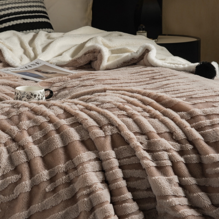 91家纺网 家纺一手货源 找家纺 潮邦创意家居 2025全新升级阳离子提花兔毛球毯毯子-雪兔波纹系列轻奢风格图 雪兔波纹-浅焙咖