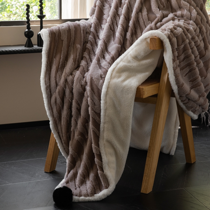 91家纺网 家纺一手货源 找家纺 潮邦创意家居 2025全新升级阳离子提花兔毛球毯毯子-雪兔波纹系列轻奢风格图 雪兔波纹-浅焙咖