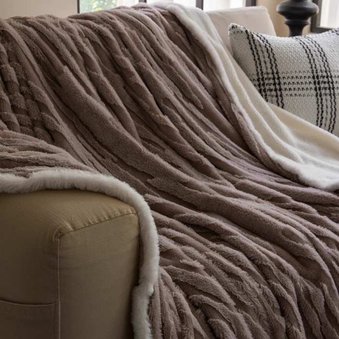 91家纺网 家纺一手货源 找家纺 潮邦创意家居 2025全新升级阳离子提花兔毛球毯毯子-雪兔波纹系列轻奢风格图 雪兔波纹-浅焙咖