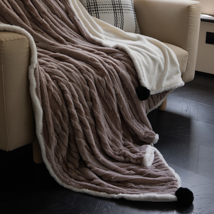 91家纺网 家纺一手货源 找家纺 潮邦创意家居 2025全新升级阳离子提花兔毛球毯毯子-雪兔波纹系列轻奢风格图 雪兔波纹-浅焙咖