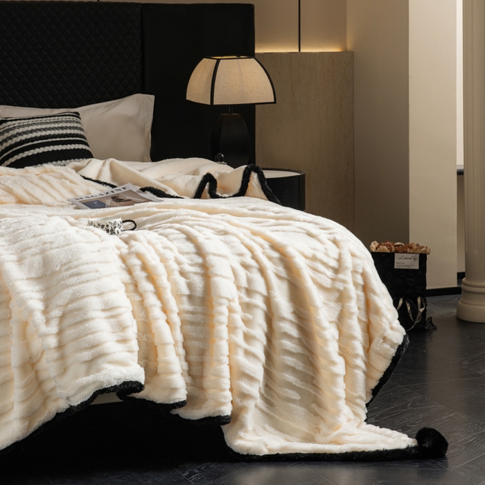 91家纺网 家纺一手货源 找家纺 潮邦创意家居 2025全新升级阳离子提花兔毛球毯毯子-雪兔波纹系列轻奢风格图 雪兔波纹-雾绒白