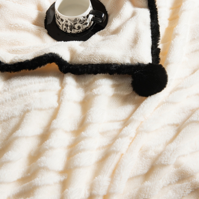 91家纺网 家纺一手货源 找家纺 潮邦创意家居 2025全新升级阳离子提花兔毛球毯毯子-雪兔波纹系列轻奢风格图 雪兔波纹-雾绒白