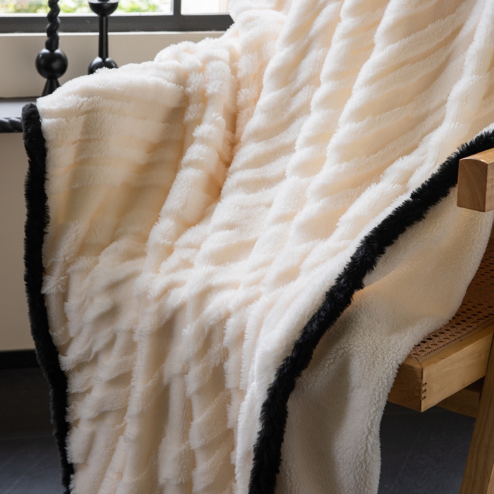 91家纺网 家纺一手货源 找家纺 潮邦创意家居 2025全新升级阳离子提花兔毛球毯毯子-雪兔波纹系列轻奢风格图 雪兔波纹-雾绒白