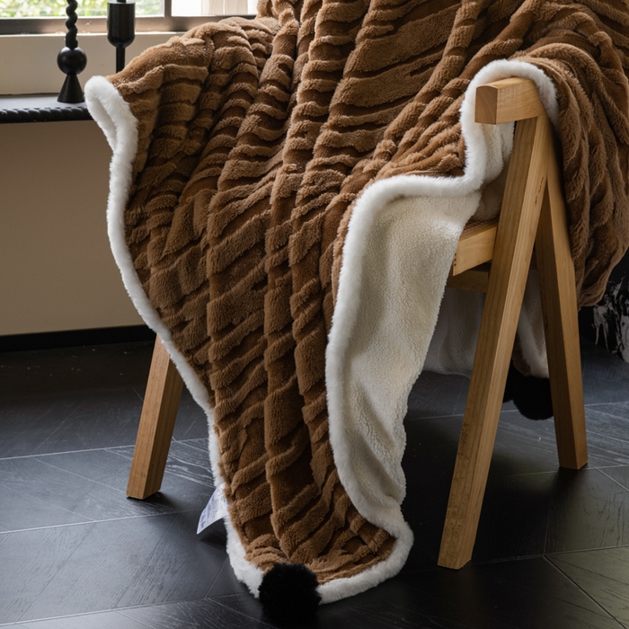 91家纺网 家纺一手货源 找家纺 潮邦创意家居 2025全新升级阳离子提花兔毛球毯毯子-雪兔波纹系列轻奢风格图 雪兔波纹-烟绒棕