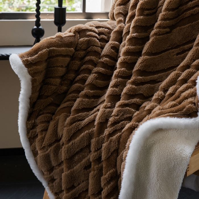 91家纺网 家纺一手货源 找家纺 潮邦创意家居 2025全新升级阳离子提花兔毛球毯毯子-雪兔波纹系列轻奢风格图 雪兔波纹-烟绒棕