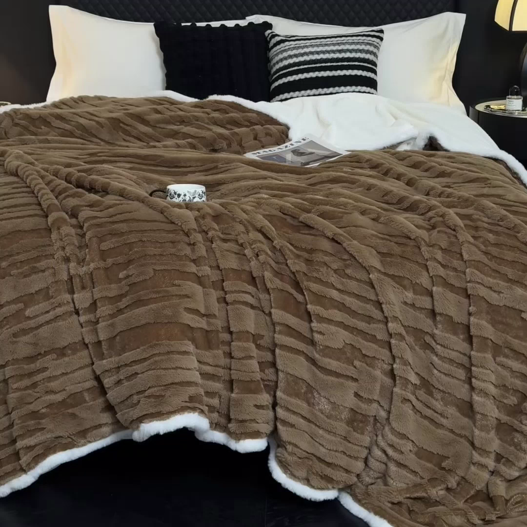 91家纺网 家纺一手货源 找家纺 潮邦创意家居 2025全新升级阳离子提花兔毛球毯毯子-雪兔波纹系列轻奢风格图 雪兔波纹-烟绒棕