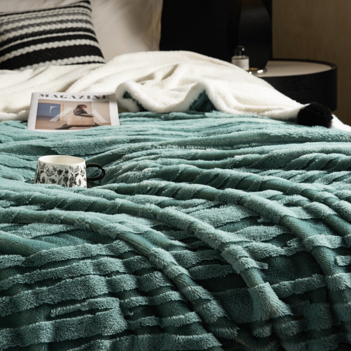 91家纺网 家纺一手货源 找家纺 潮邦创意家居 2025全新升级阳离子提花兔毛球毯毯子-雪兔波纹系列轻奢风格图 雪兔波纹-朱弦绿