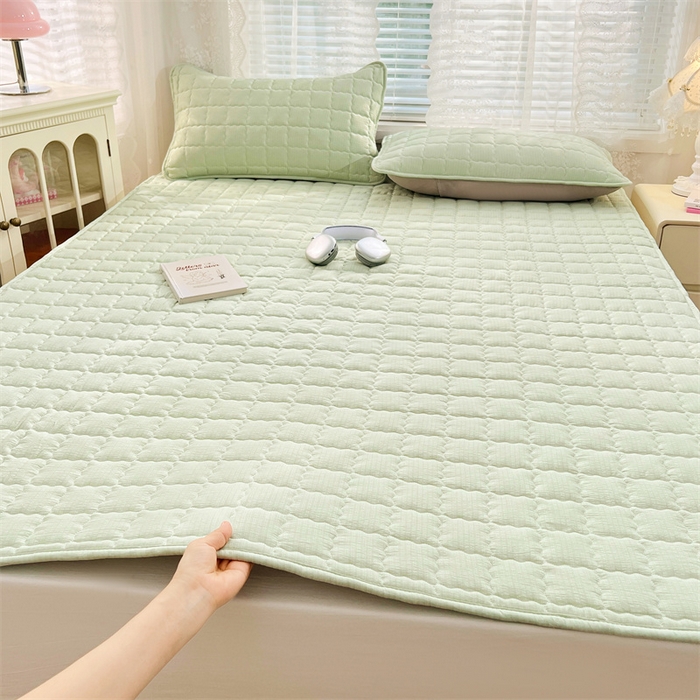 91家纺网 家纺一手货源 找家纺 梦舒羽 2025新款云感双层纱夹棉床褥床护垫床垫保护垫学生宿舍专用三件套 抹茶绿