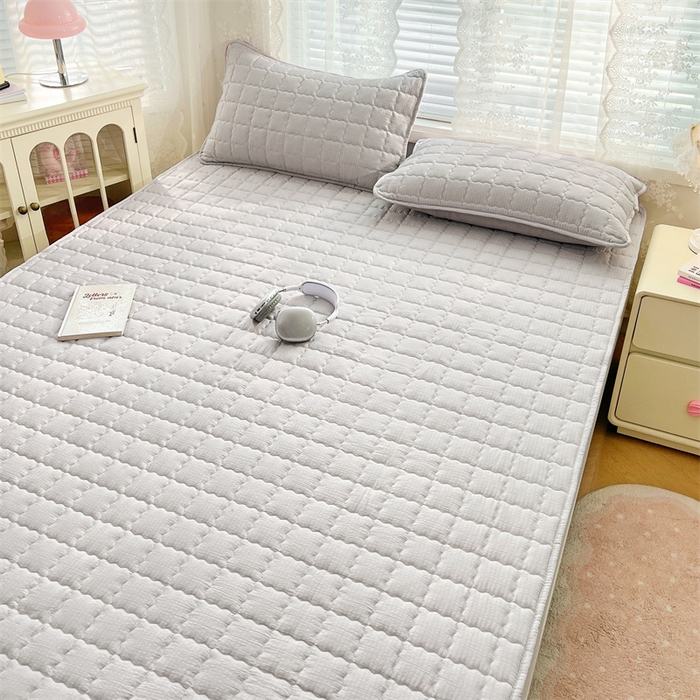 91家纺网 家纺一手货源 找家纺 梦舒羽 2025新款云感双层纱夹棉床褥床护垫床垫保护垫学生宿舍专用三件套 梦境灰