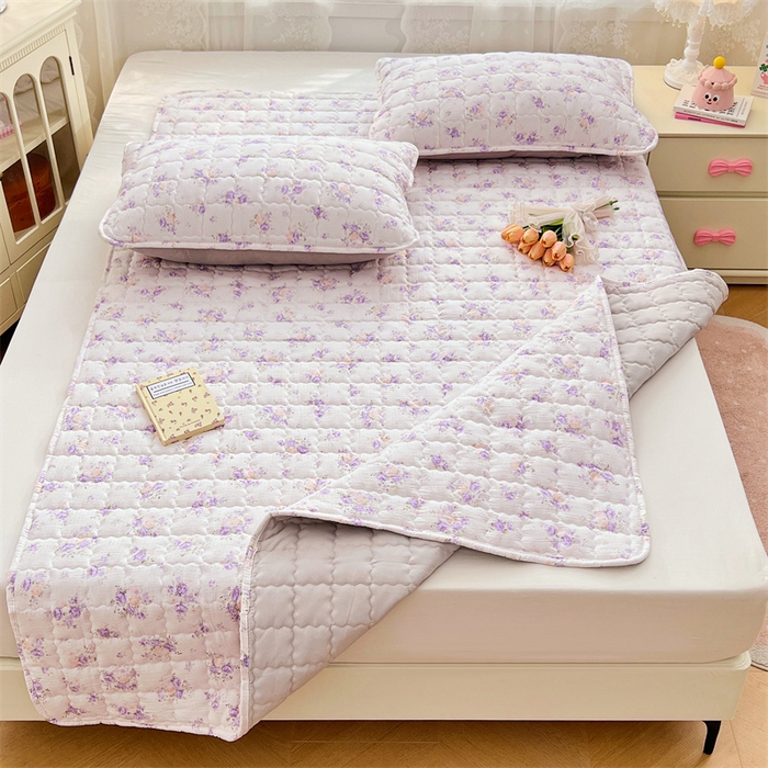 91家纺网 家纺一手货源 找家纺 梦舒羽 2025新款云感双层纱夹棉床褥床护垫床垫保护垫学生宿舍专用三件套 紫薇花园
