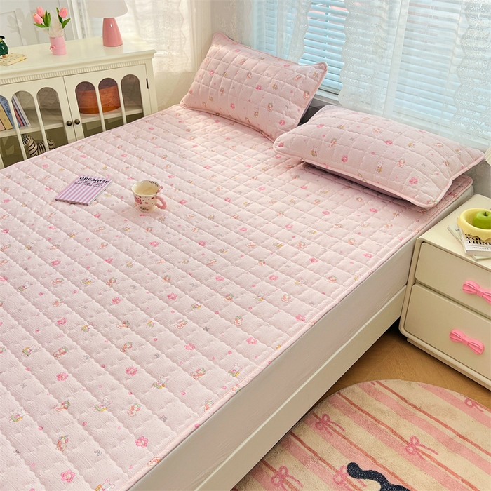 91家纺网 家纺一手货源 找家纺 梦舒羽 2025新款云感双层纱夹棉床褥床护垫床垫保护垫学生宿舍专用三件套 花田小兔