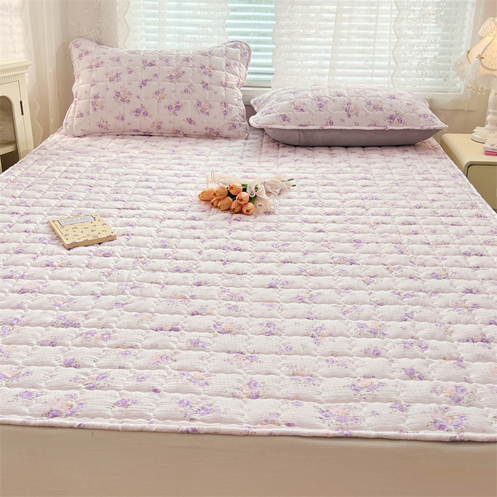 91家纺网 家纺一手货源 找家纺 梦舒羽 2025新款云感双层纱夹棉床褥床护垫床垫保护垫学生宿舍专用三件套 紫薇花园