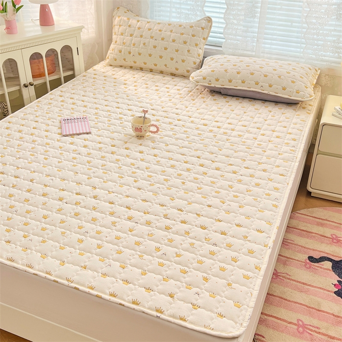 91家纺网 家纺一手货源 找家纺 梦舒羽 2025新款云感双层纱夹棉床褥床护垫床垫保护垫学生宿舍专用三件套 小皇冠