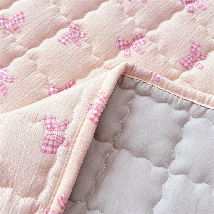 91家纺网 家纺一手货源 找家纺 梦舒羽 2025新款云感双层纱夹棉床褥床护垫床垫保护垫学生宿舍专用三件套 少女物语