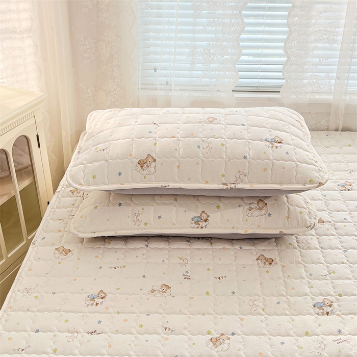 91家纺网 家纺一手货源 找家纺 梦舒羽 2025新款云感双层纱夹棉床褥床护垫床垫保护垫学生宿舍专用三件套 假日小熊