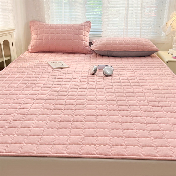 91家纺网 家纺一手货源 找家纺 梦舒羽 2025新款云感双层纱夹棉床褥床护垫床垫保护垫学生宿舍专用三件套 告白粉