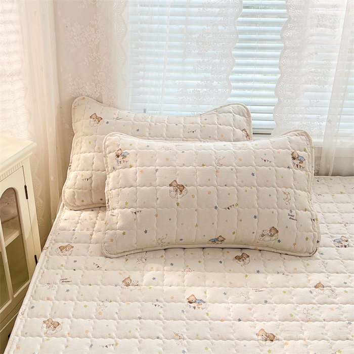 91家纺网 家纺一手货源 找家纺 梦舒羽 2025新款云感双层纱夹棉床褥床护垫床垫保护垫学生宿舍专用三件套 假日小熊