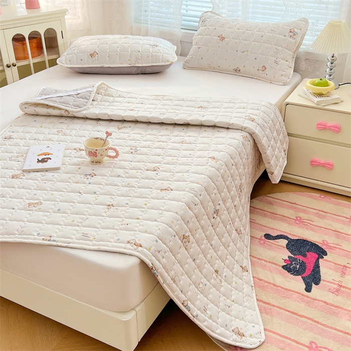 91家纺网 家纺一手货源 找家纺 梦舒羽 2025新款云感双层纱夹棉床褥床护垫床垫保护垫学生宿舍专用三件套 假日小熊