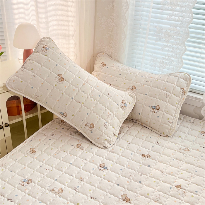 91家纺网 家纺一手货源 找家纺 梦舒羽 2025新款云感双层纱夹棉床褥床护垫床垫保护垫学生宿舍专用三件套 假日小熊