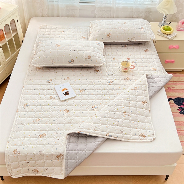 91家纺网 家纺一手货源 找家纺 梦舒羽 2025新款云感双层纱夹棉床褥床护垫床垫保护垫学生宿舍专用三件套 假日小熊