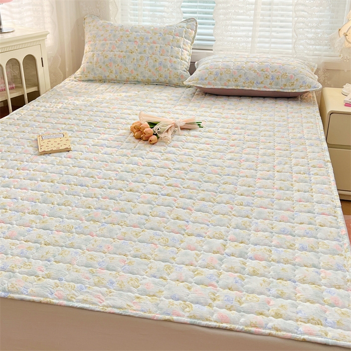 91家纺网 家纺一手货源 找家纺 梦舒羽 2025新款云感双层纱夹棉床褥床护垫床垫保护垫学生宿舍专用三件套 春日初见